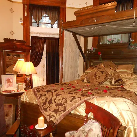 1884 Wildwood Bed And Breakfast Inn-3